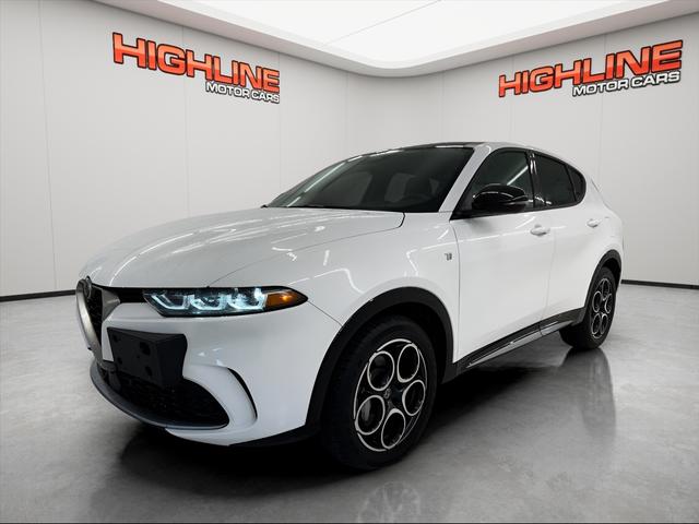 White 2024 Alfa Romeo Tonale Ti AWD SUV / Crossover All-Wheel Drive 6-Speed Automatic