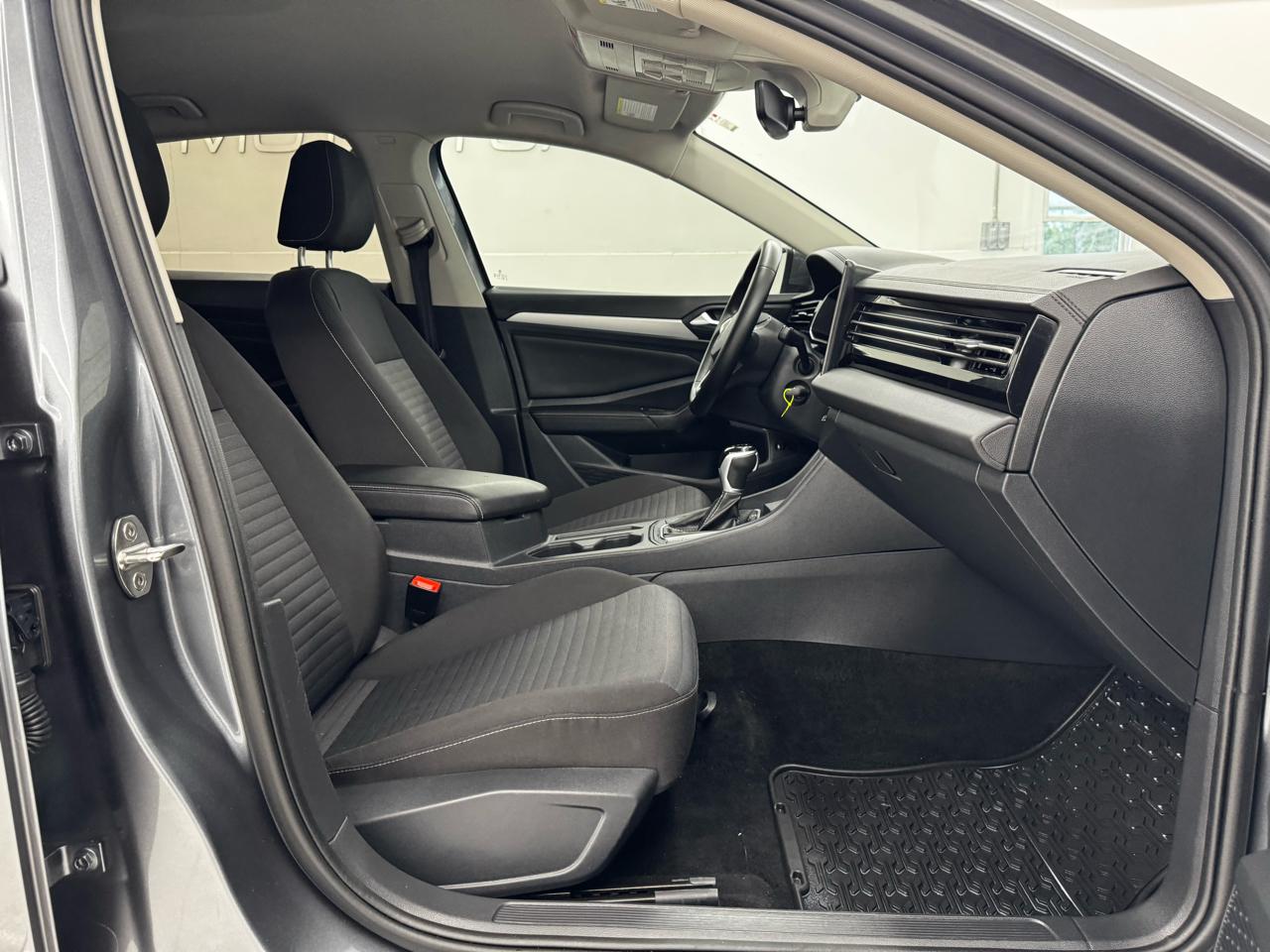 Volkswagen Jetta S Auto 2025