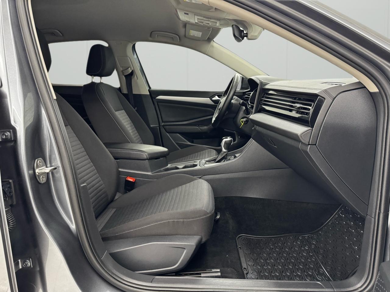 Volkswagen Jetta S Auto 2025