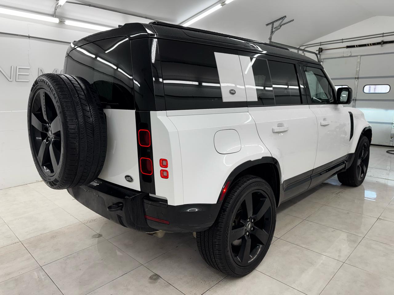 Land Rover Defender 110 X-Dynamic SE AWD 2023