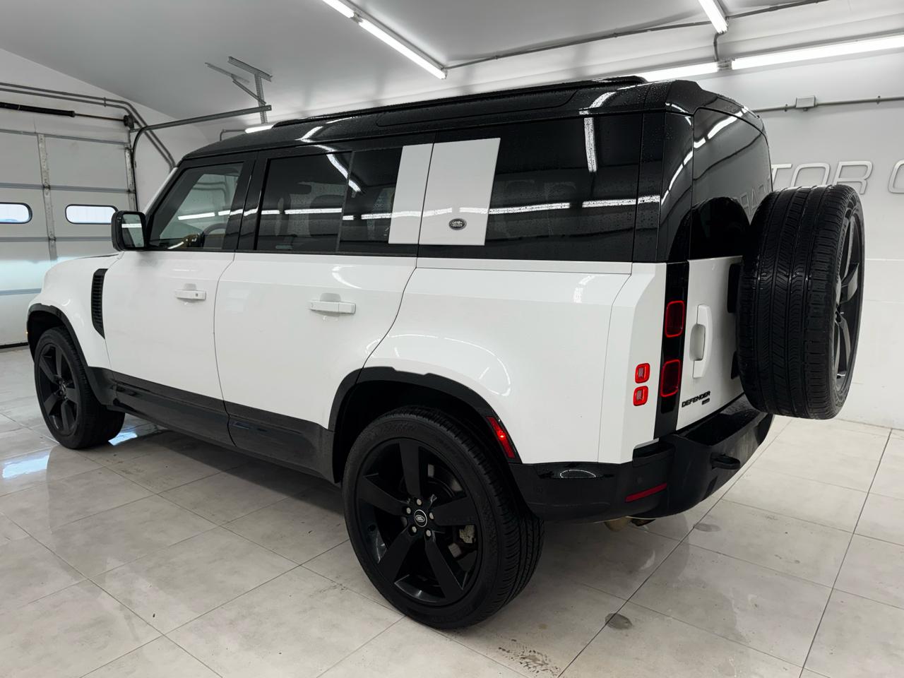 Land Rover Defender 110 X-Dynamic SE AWD 2023