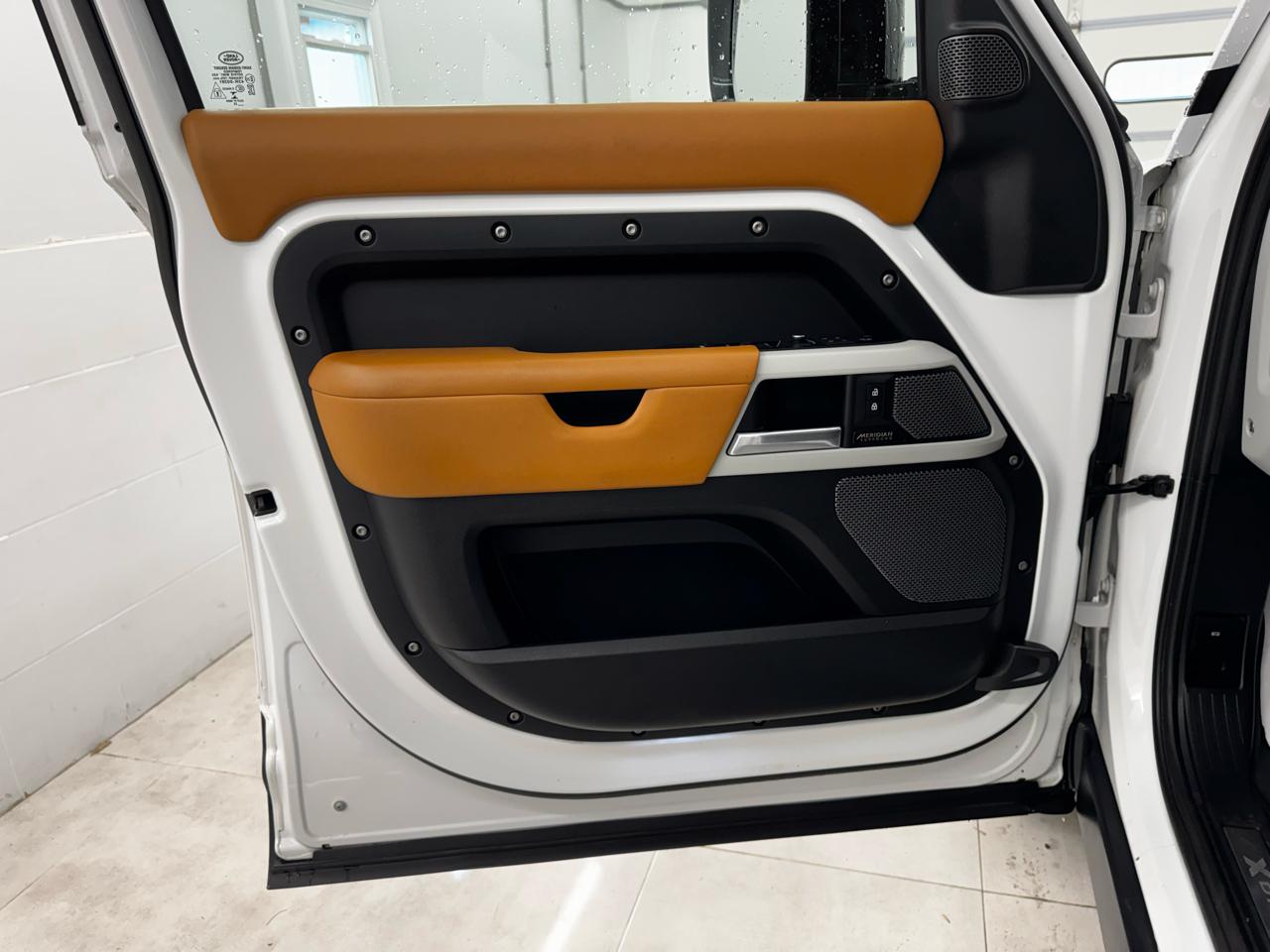 Land Rover Defender 110 X-Dynamic SE AWD 2023