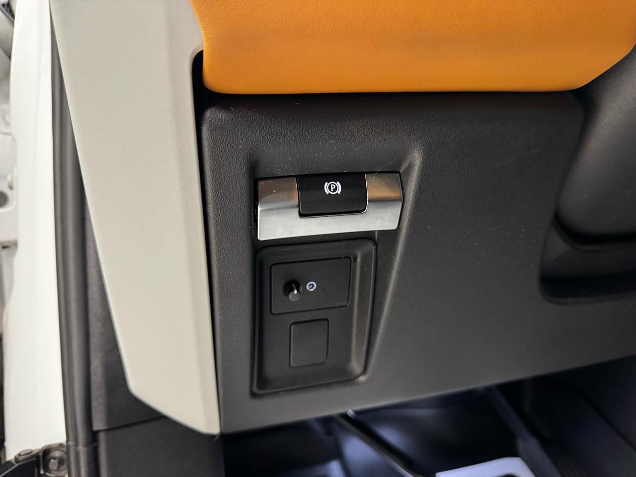 Land Rover Defender 110 X-Dynamic SE AWD 2023