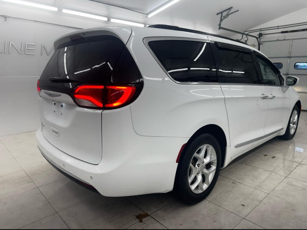 Chrysler Pacifica Touring-L FWD 2017