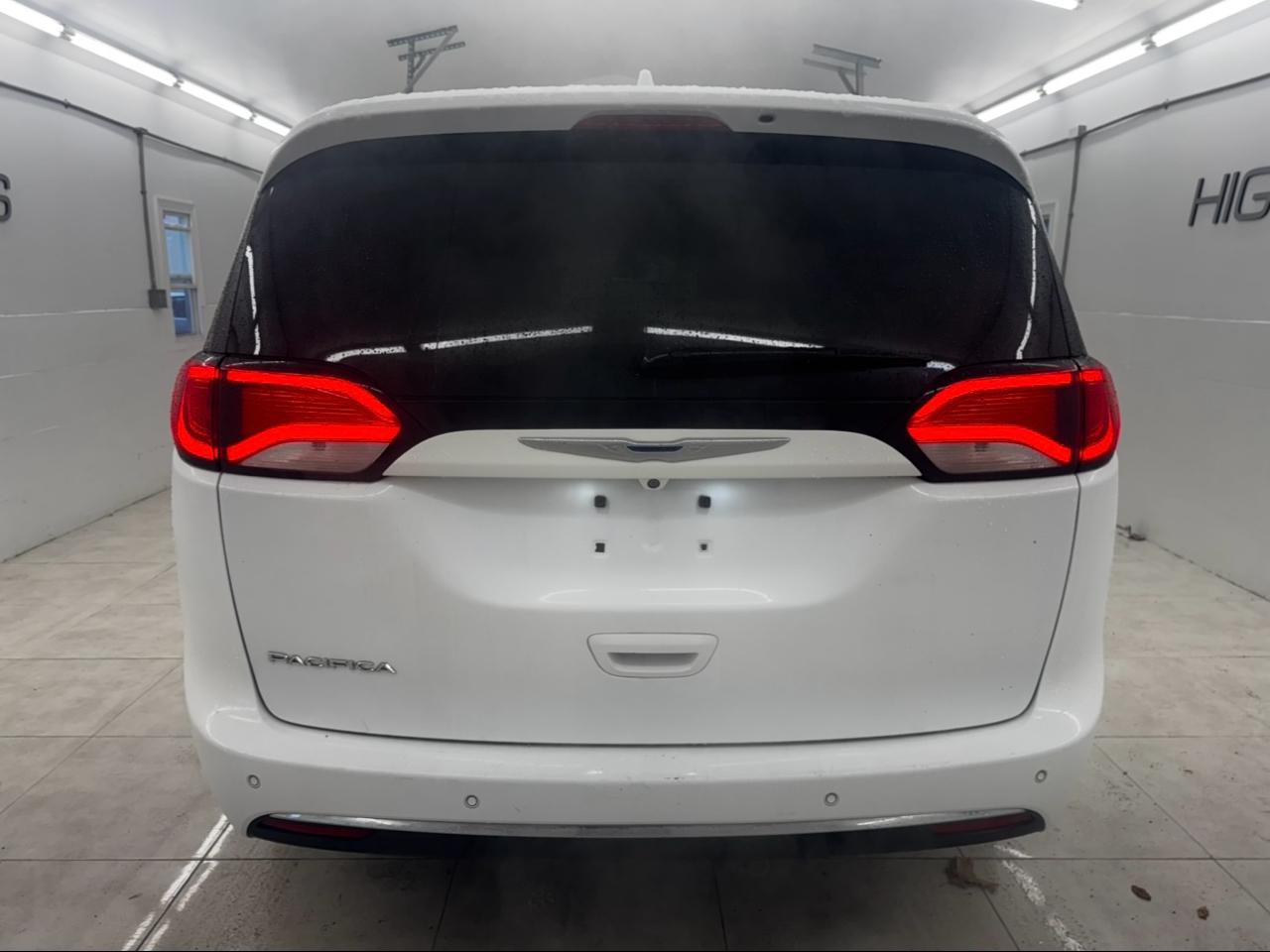 Chrysler Pacifica Touring-L FWD 2017
