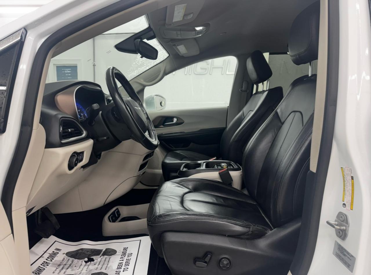 Chrysler Pacifica Touring-L FWD 2017