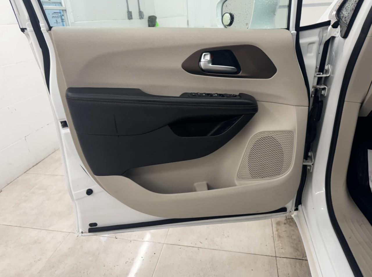 Chrysler Pacifica Touring-L FWD 2017