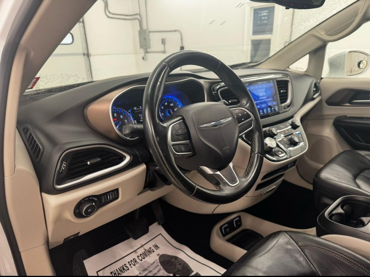 Chrysler Pacifica Touring-L FWD 2017