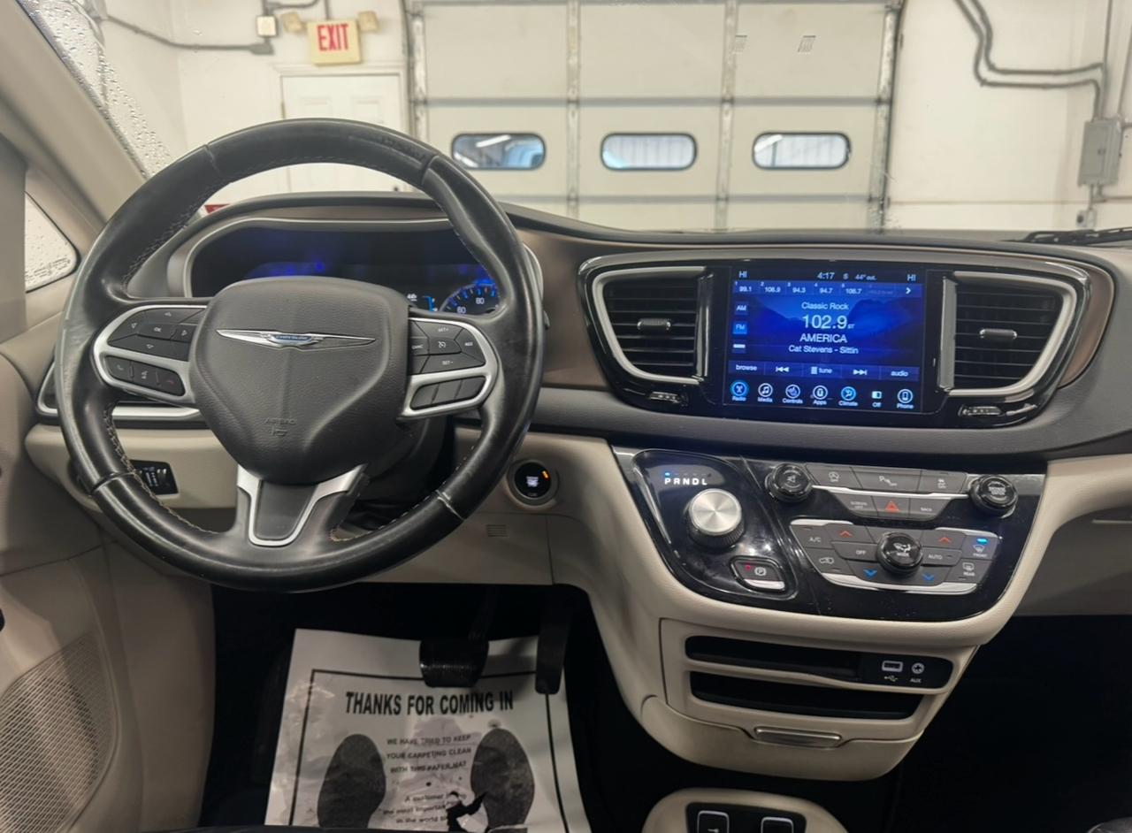 Chrysler Pacifica Touring-L FWD 2017