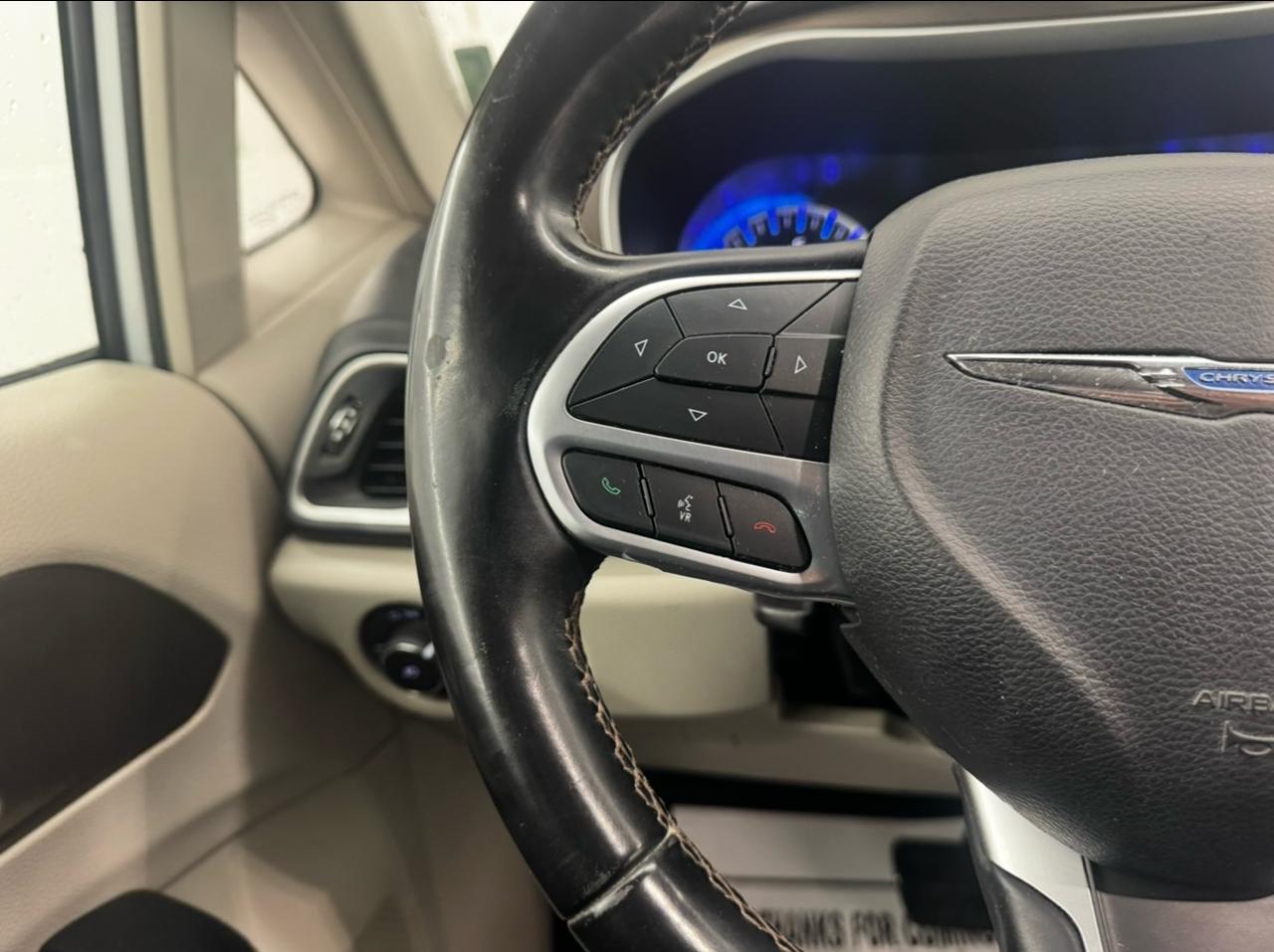 Chrysler Pacifica Touring-L FWD 2017