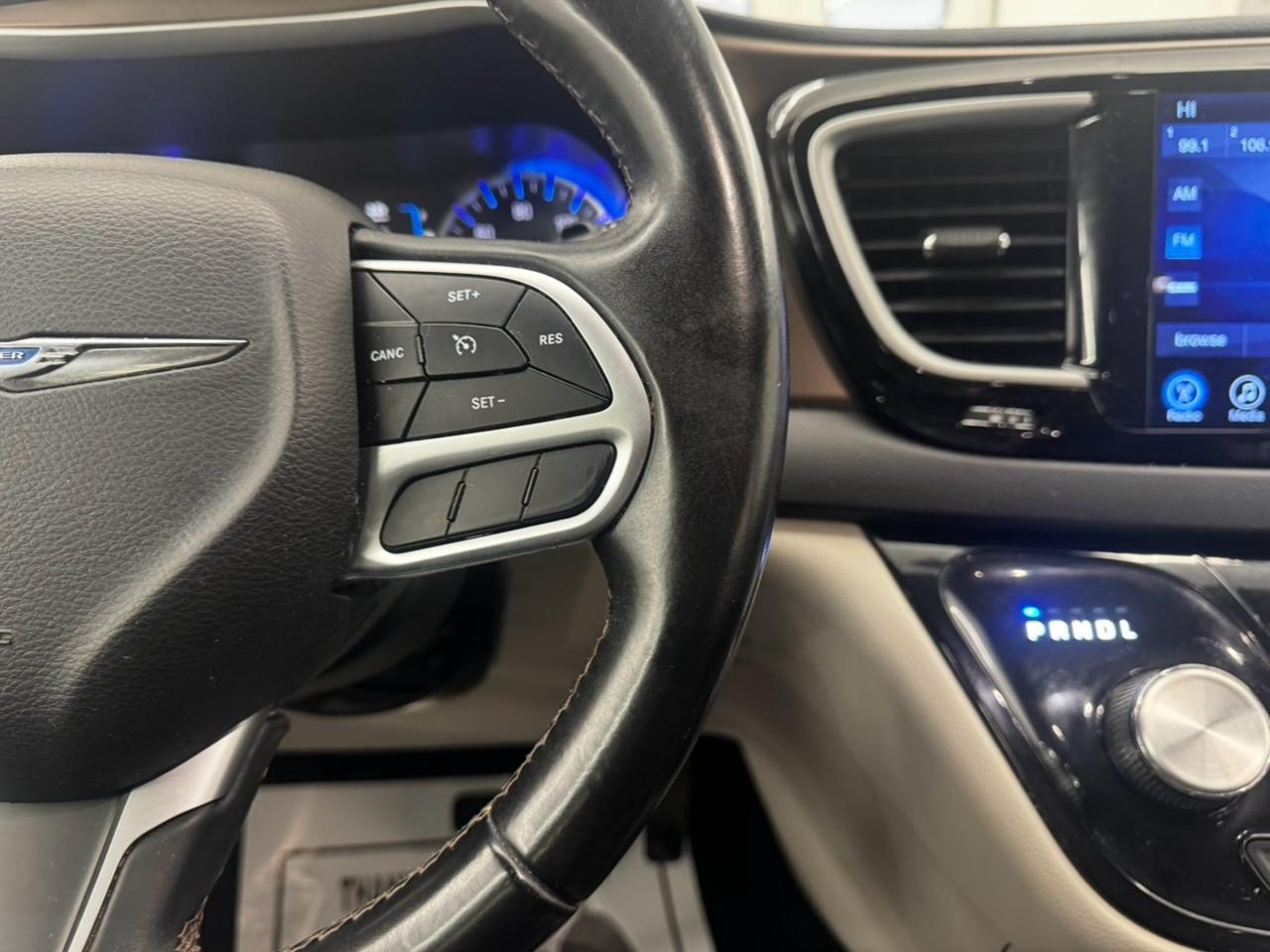 Chrysler Pacifica Touring-L FWD 2017