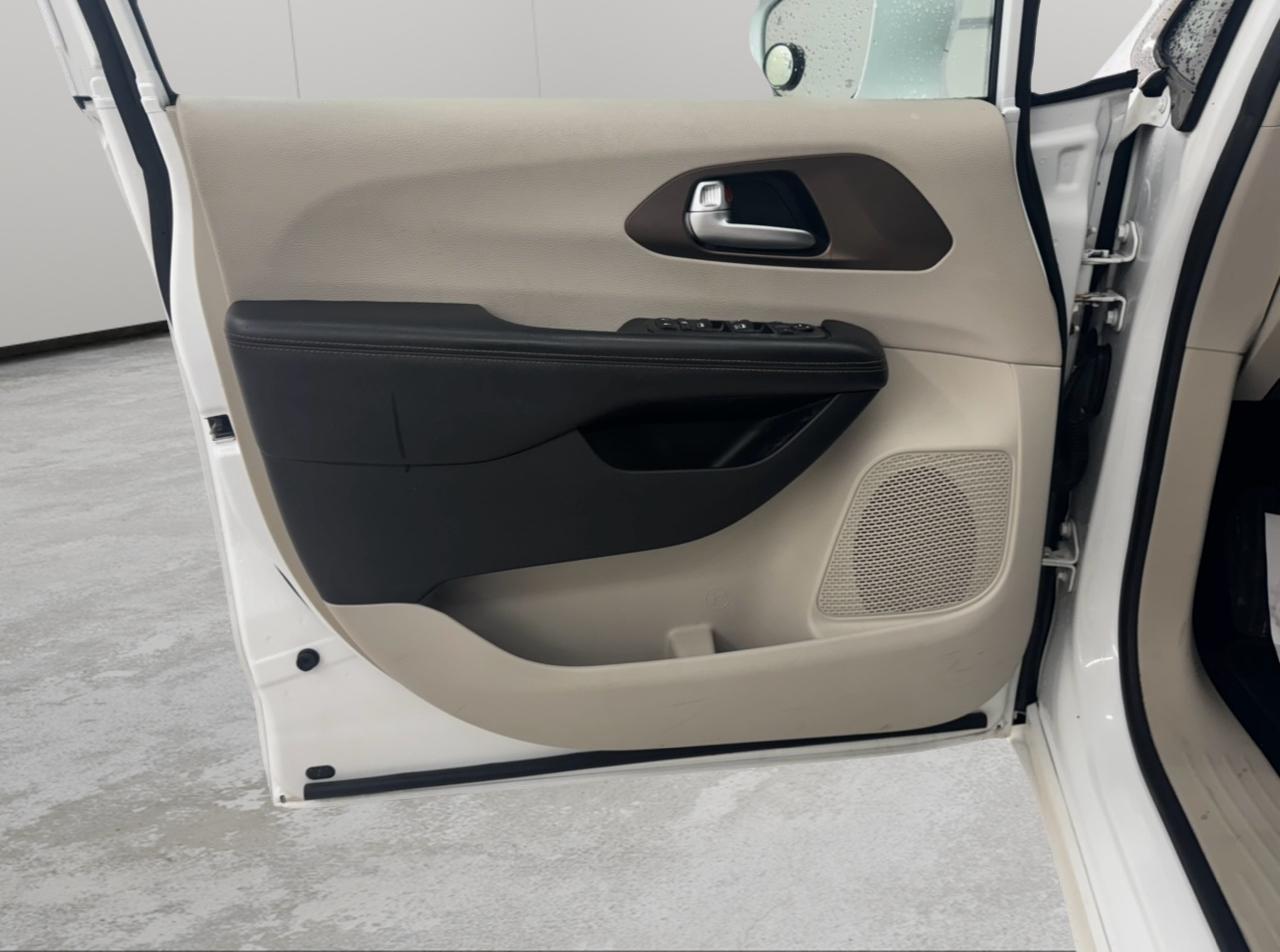 Chrysler Pacifica Touring-L FWD 2017