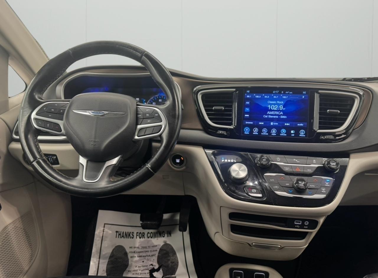 Chrysler Pacifica Touring-L FWD 2017