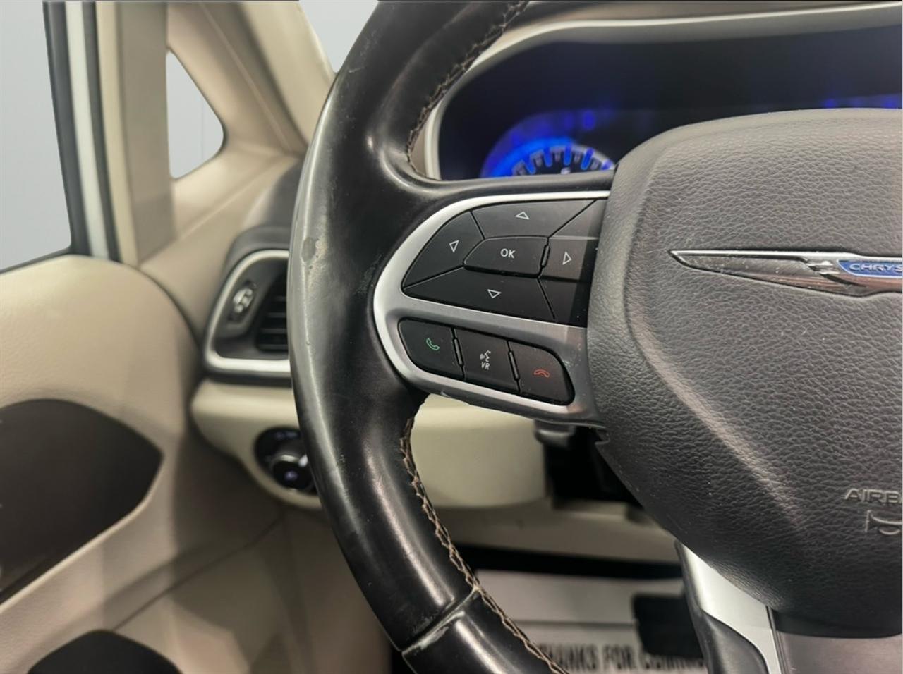 Chrysler Pacifica Touring-L FWD 2017