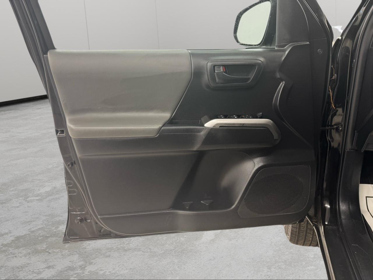 Toyota Tacoma 4WD TRD Off Road Double Cab 5' Bed V6 MT (Natl) 2023