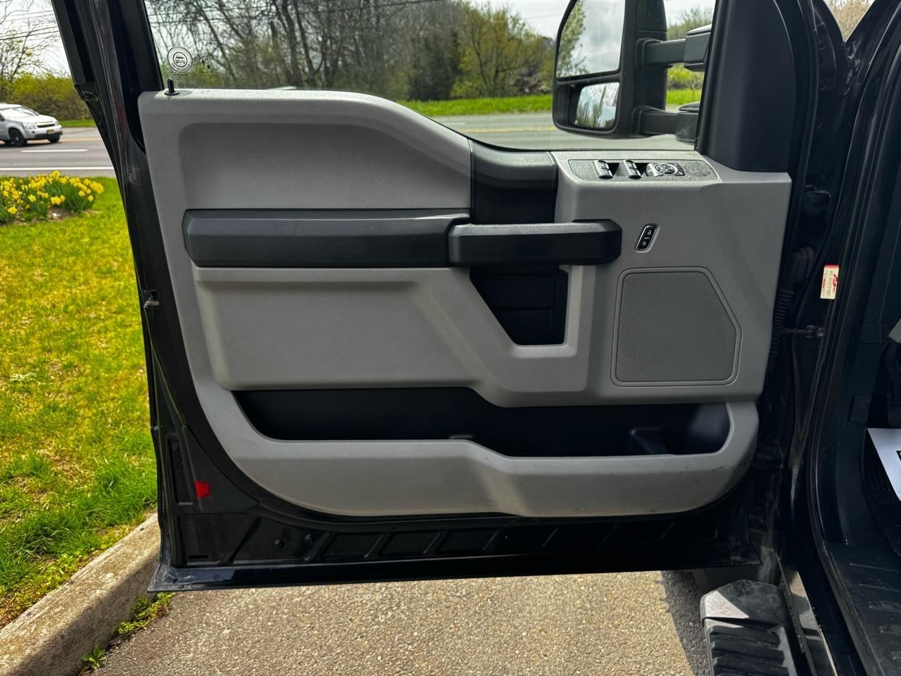 Ford Super Duty F-550 DRW Lariat 4WD SuperCab 168" WB 60" CA 2019