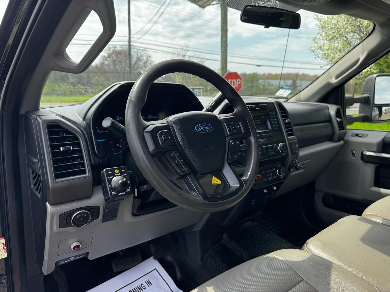 Ford Super Duty F-550 DRW Lariat 4WD SuperCab 168" WB 60" CA 2019