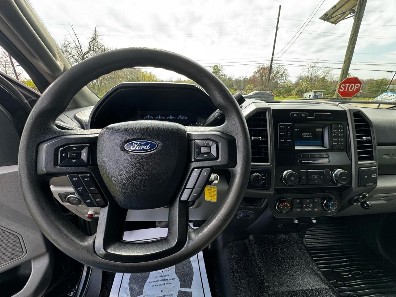 Ford Super Duty F-550 DRW Lariat 4WD SuperCab 168" WB 60" CA 2019