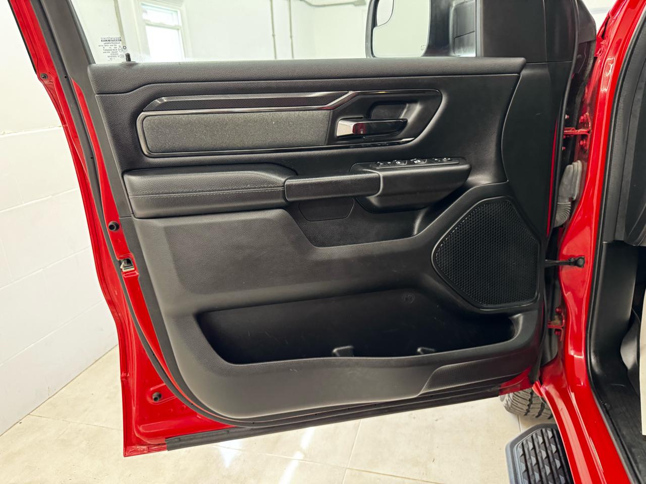 RAM 1500 Big Horn 4x4 Crew Cab 5'7" Box 2022