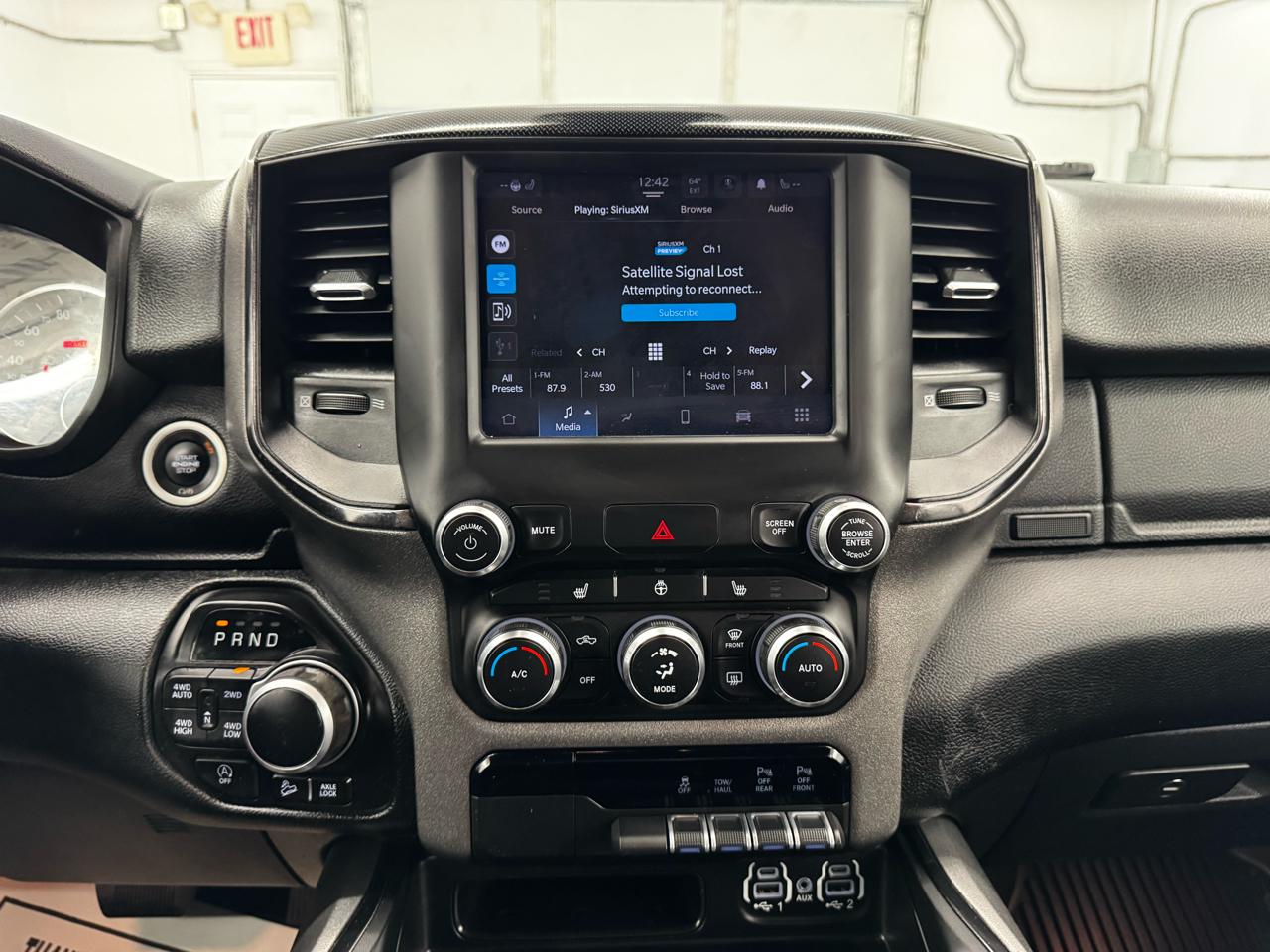 RAM 1500 Big Horn 4x4 Crew Cab 5'7" Box 2022