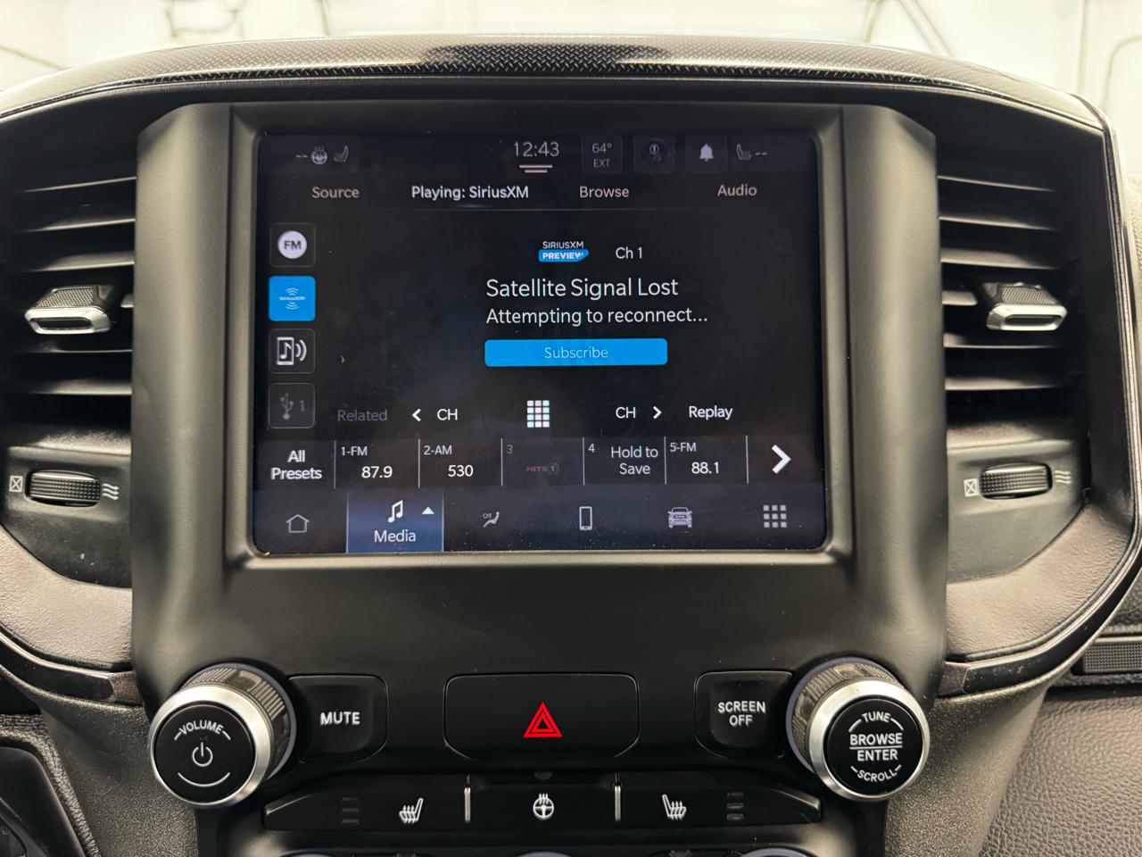 RAM 1500 Big Horn 4x4 Crew Cab 5'7" Box 2022