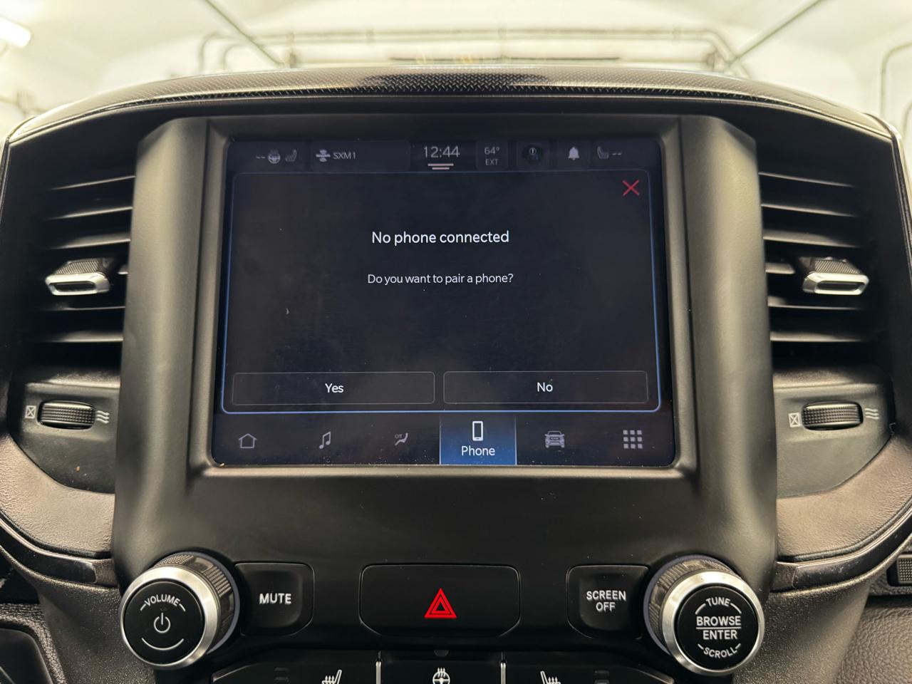 RAM 1500 Big Horn 4x4 Crew Cab 5'7" Box 2022