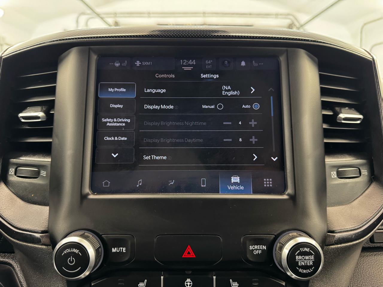 RAM 1500 Big Horn 4x4 Crew Cab 5'7" Box 2022