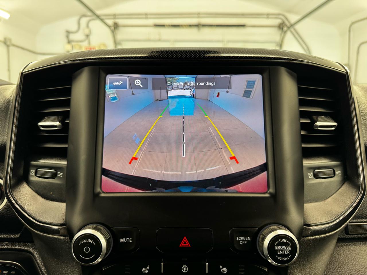 RAM 1500 Big Horn 4x4 Crew Cab 5'7" Box 2022