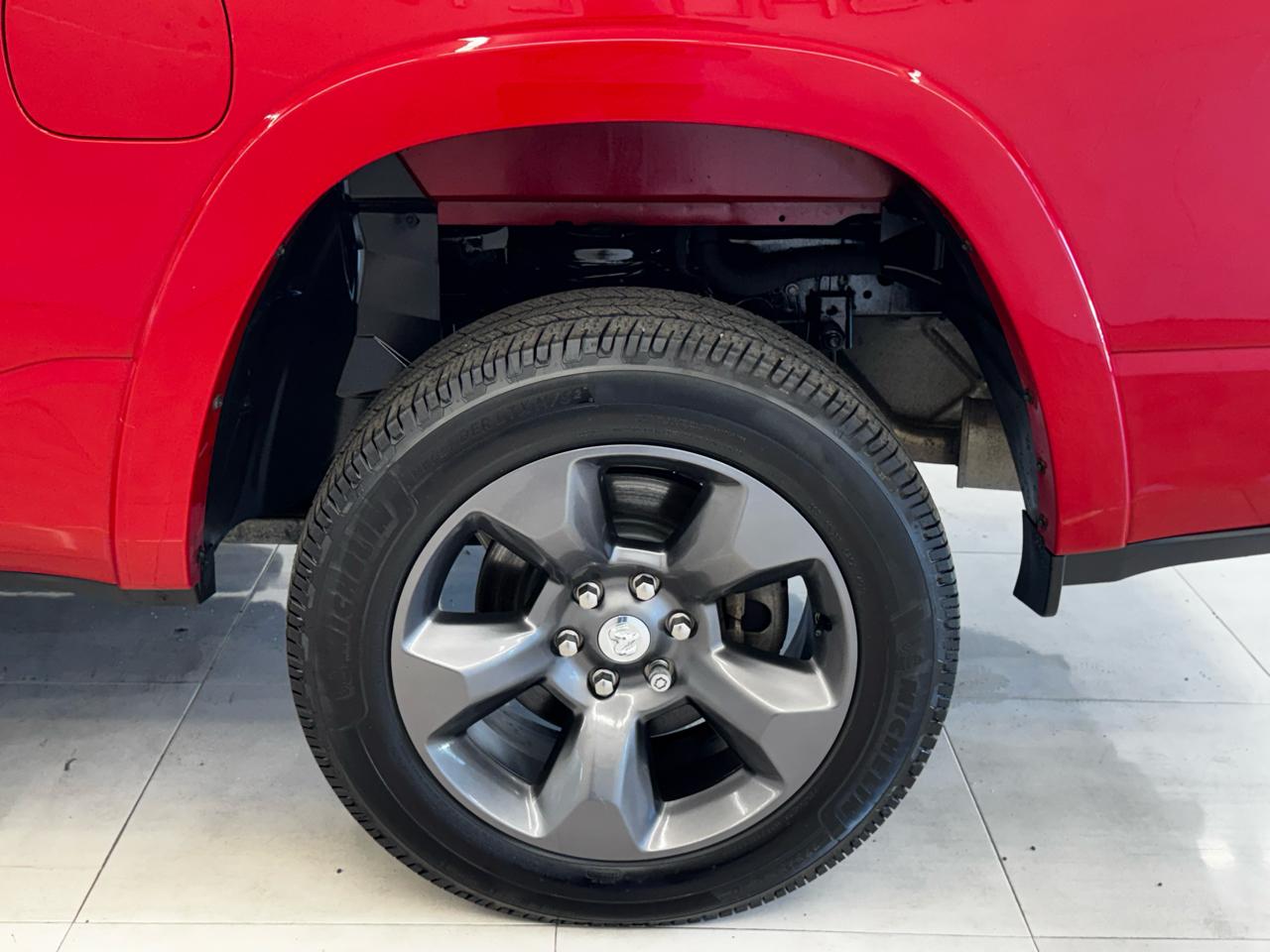 RAM 1500 Big Horn 4x4 Crew Cab 5'7" Box 2022