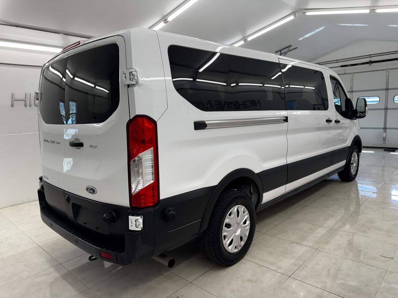 Ford Transit Passenger Wagon T-350 148" Low Roof XLT RWD 2024