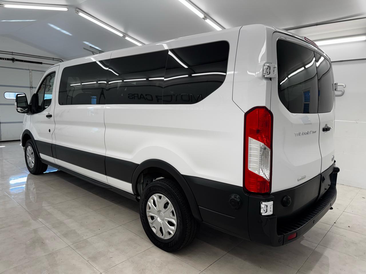 Ford Transit Passenger Wagon T-350 148" Low Roof XLT RWD 2024