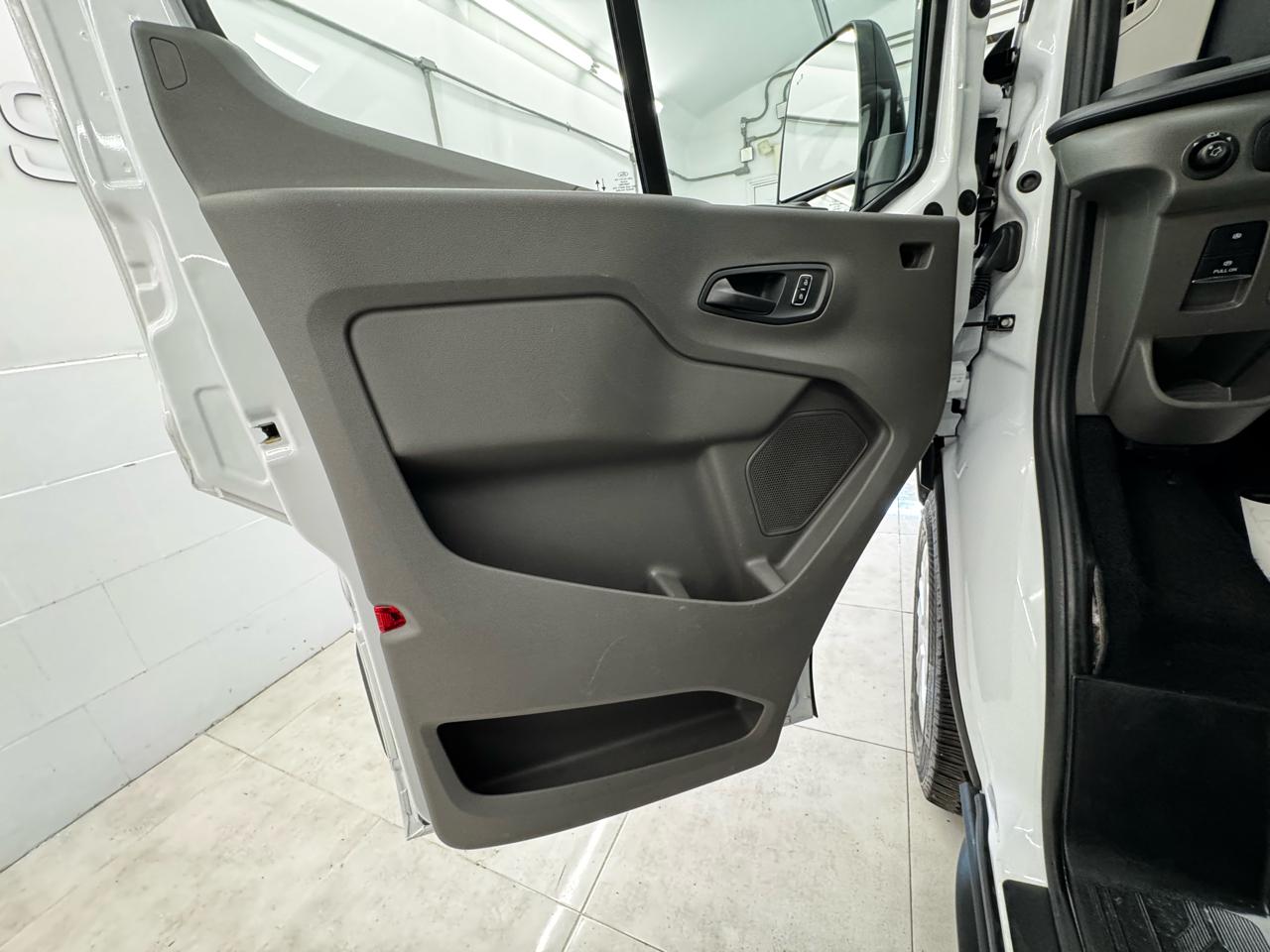 Ford Transit Passenger Wagon T-350 148" Low Roof XLT RWD 2024