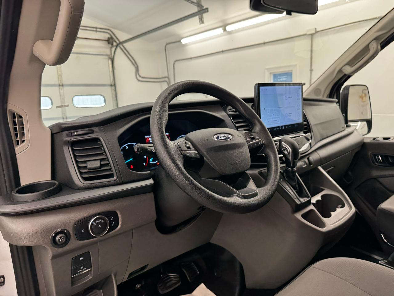Ford Transit Passenger Wagon T-350 148" Low Roof XLT RWD 2024