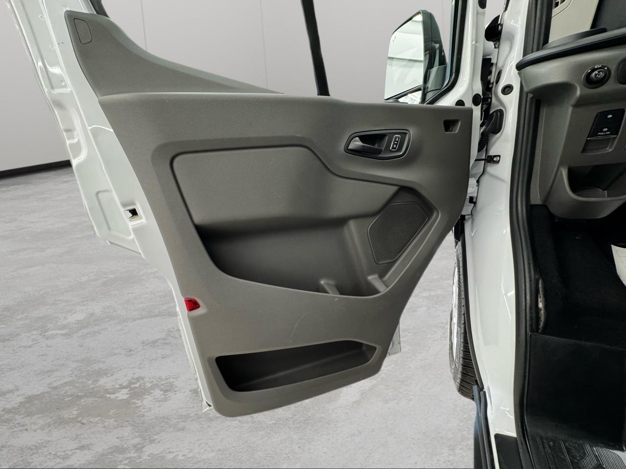 Ford Transit Passenger Wagon T-350 148" Low Roof XLT RWD 2024