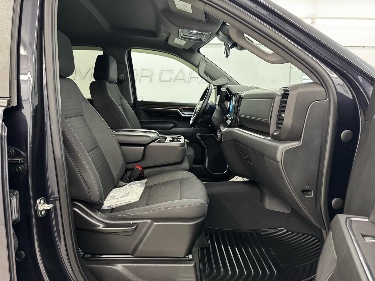 Chevrolet Silverado 1500 4WD Crew Cab 147" RST 2022