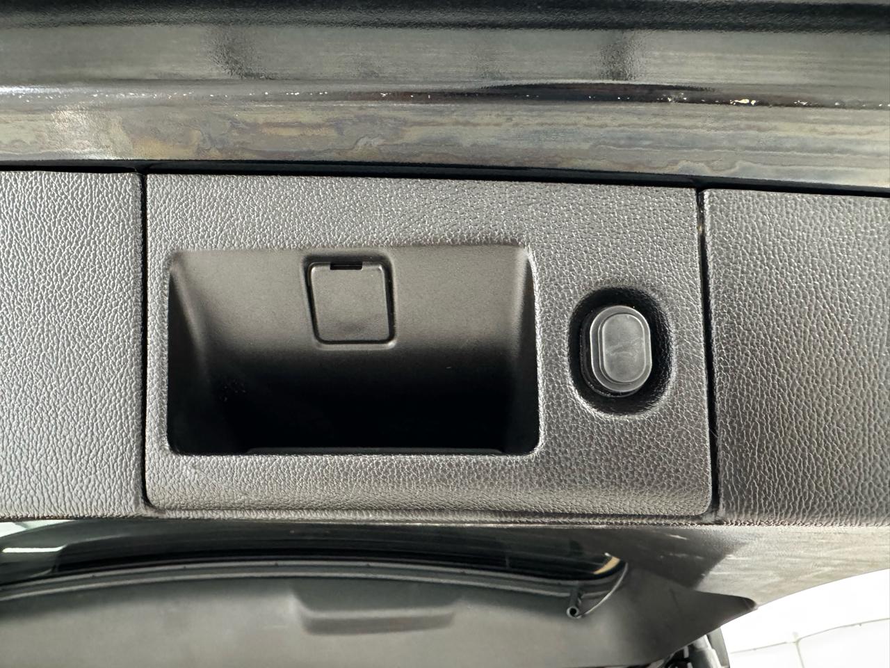 Chevrolet Suburban 4WD 4dr Premier 2020