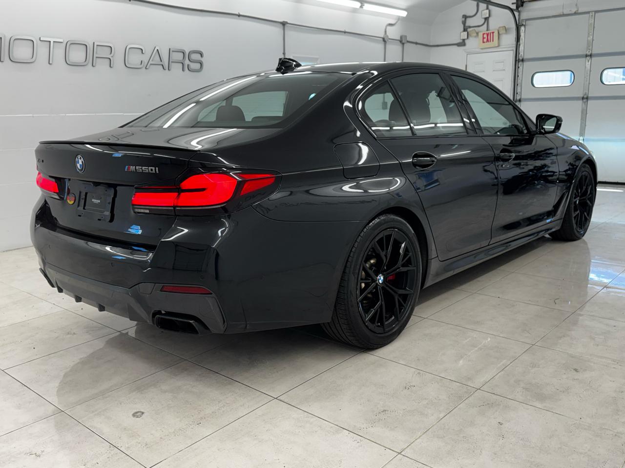 BMW 5 Series M550i xDrive Sedan 2021