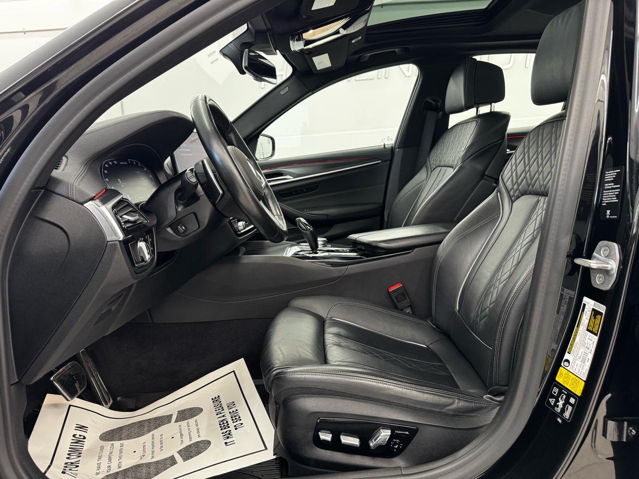 BMW 5 Series M550i xDrive Sedan 2021