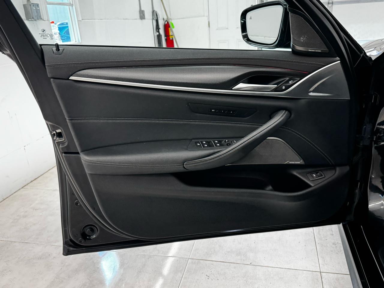 BMW 5 Series M550i xDrive Sedan 2021