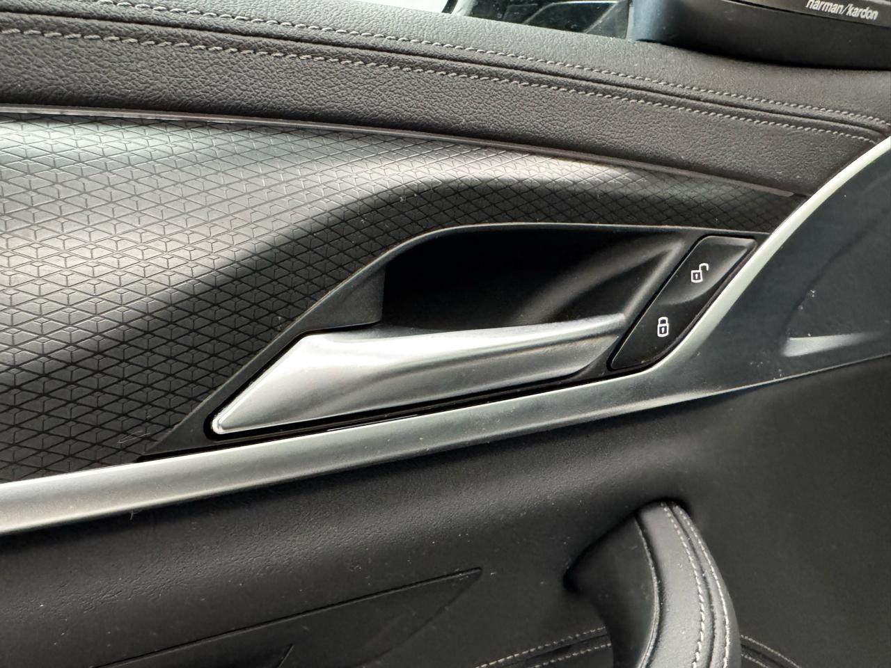 BMW 5 Series M550i xDrive Sedan 2021