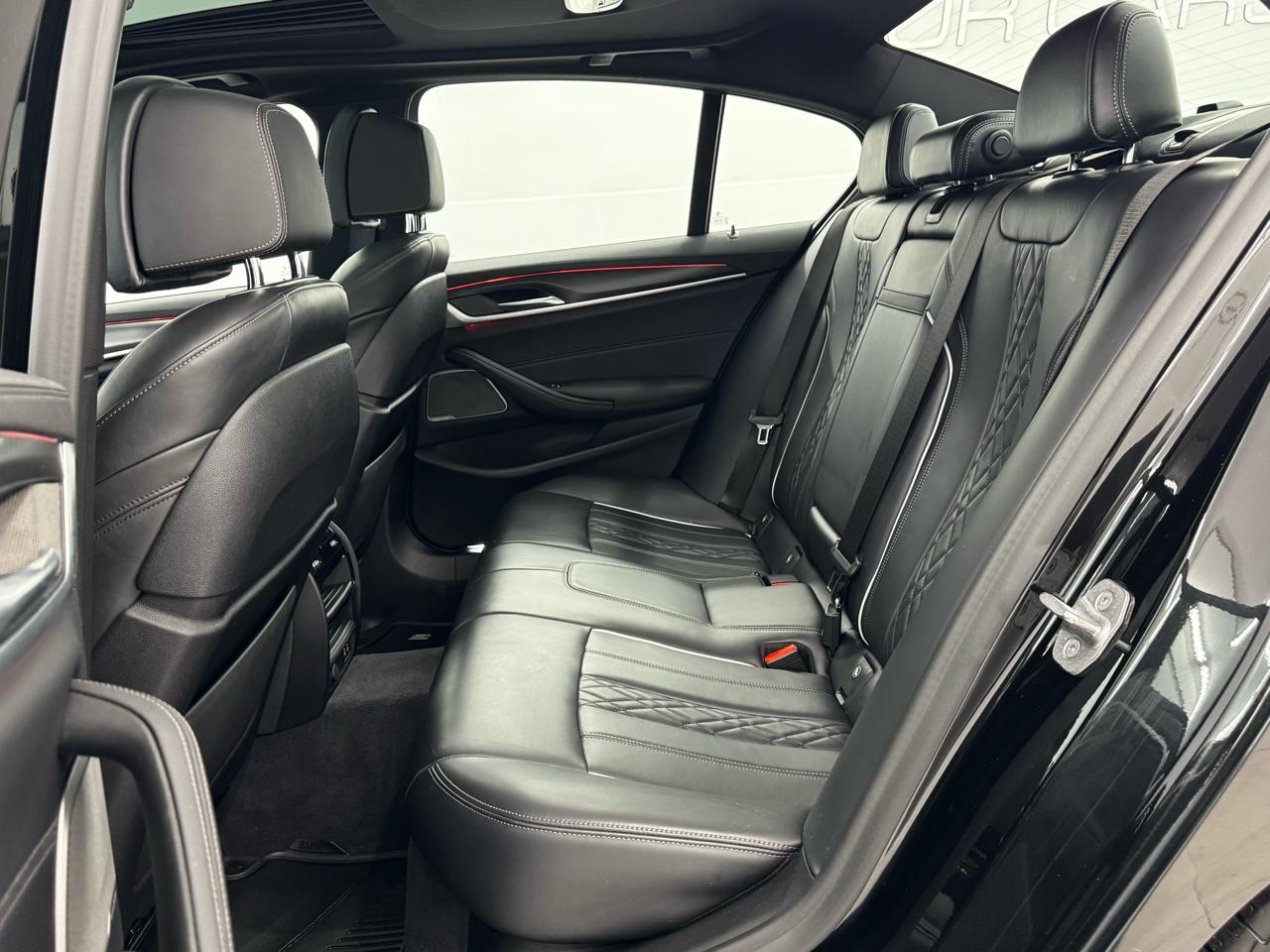 BMW 5 Series M550i xDrive Sedan 2021