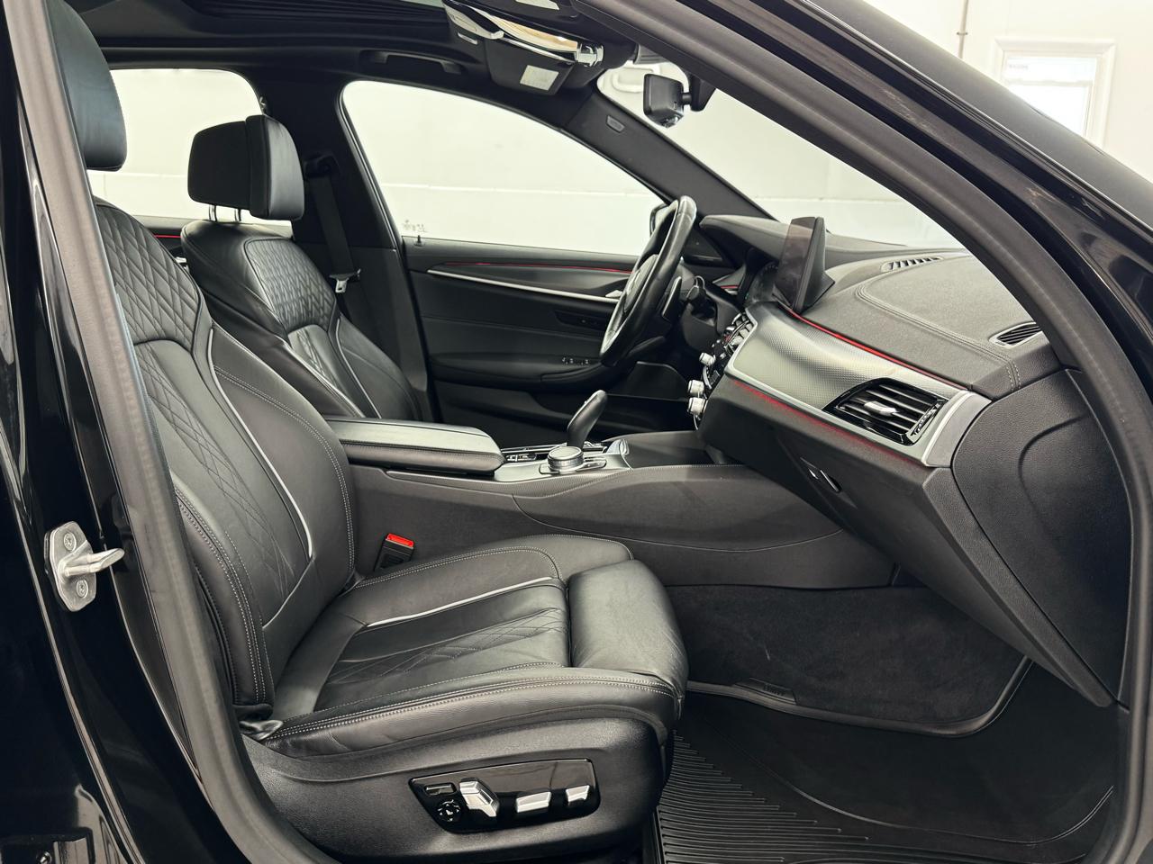 BMW 5 Series M550i xDrive Sedan 2021