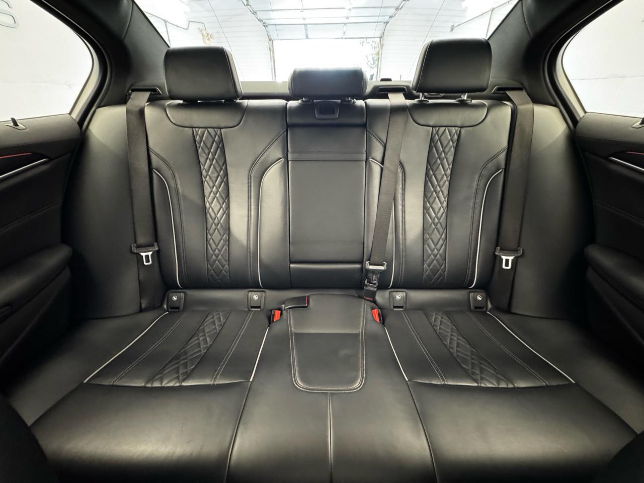 BMW 5 Series M550i xDrive Sedan 2021