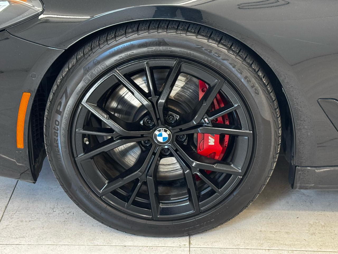 BMW 5 Series M550i xDrive Sedan 2021