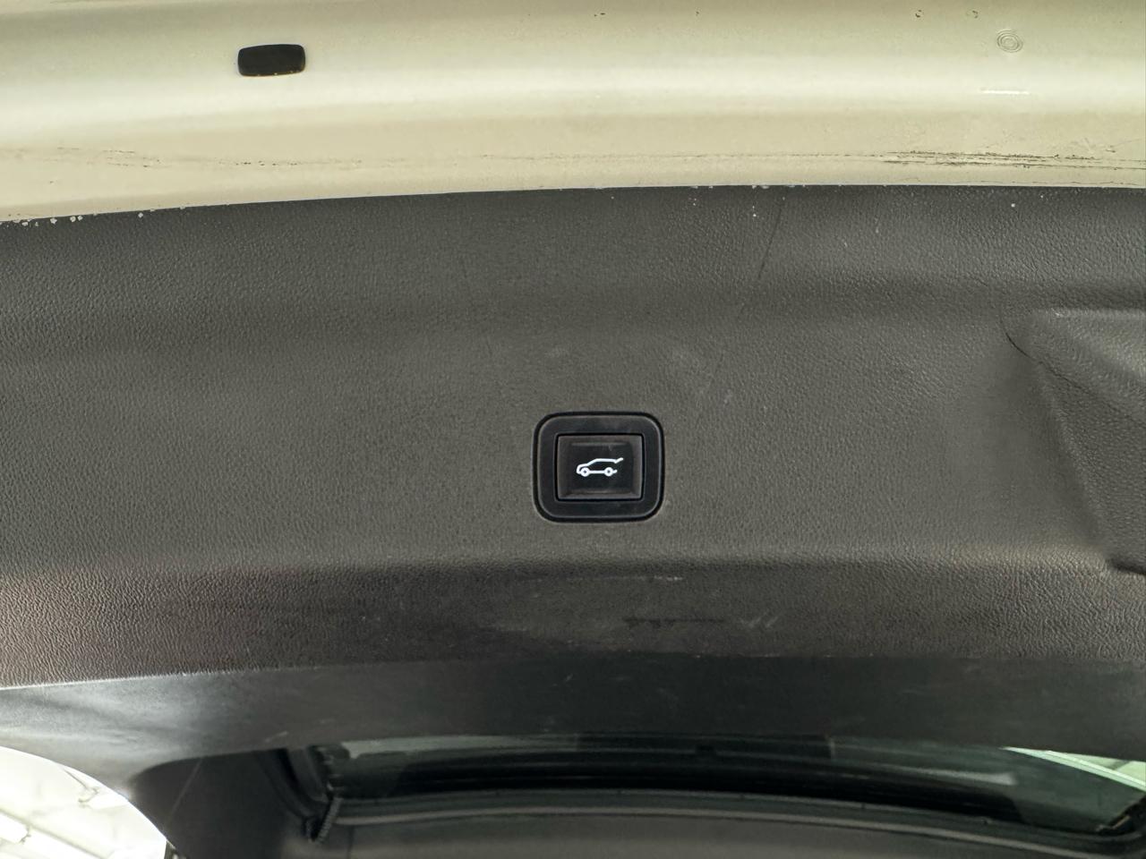 GMC Yukon XL 4WD 4dr Denali 2022