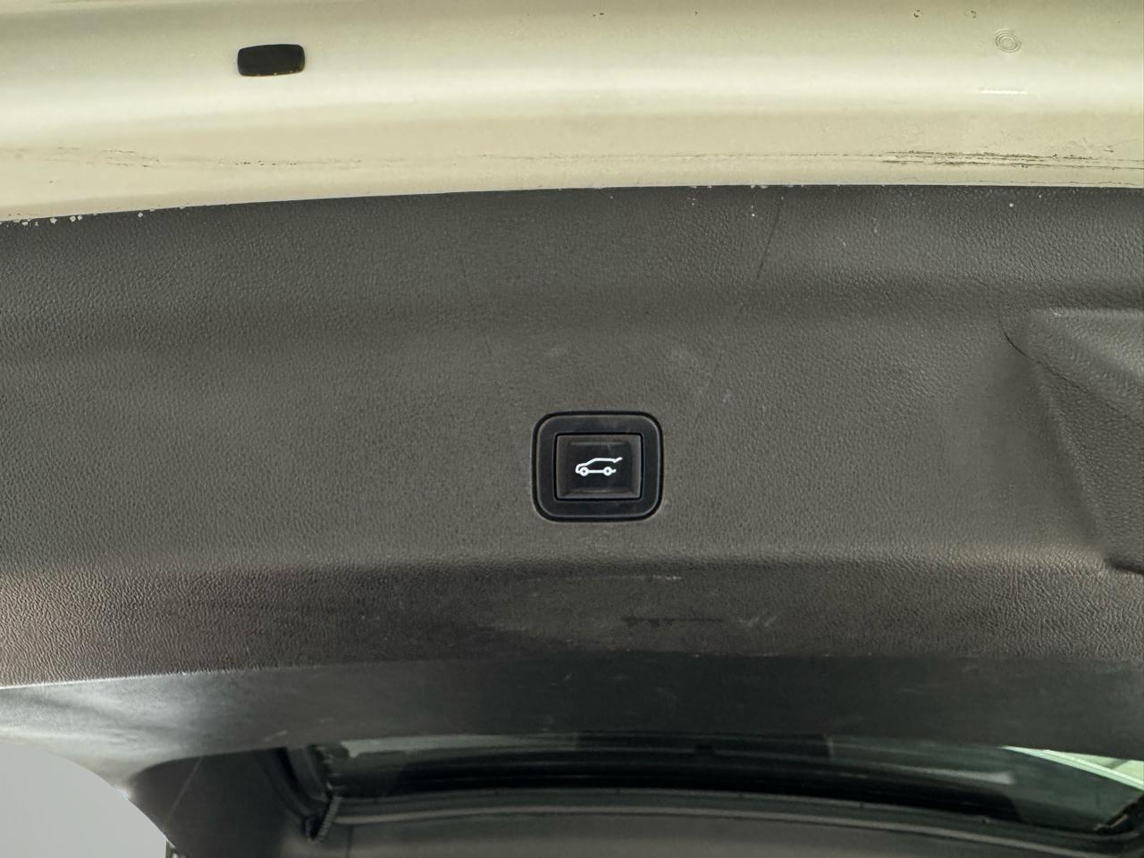 GMC Yukon XL 4WD 4dr Denali 2022