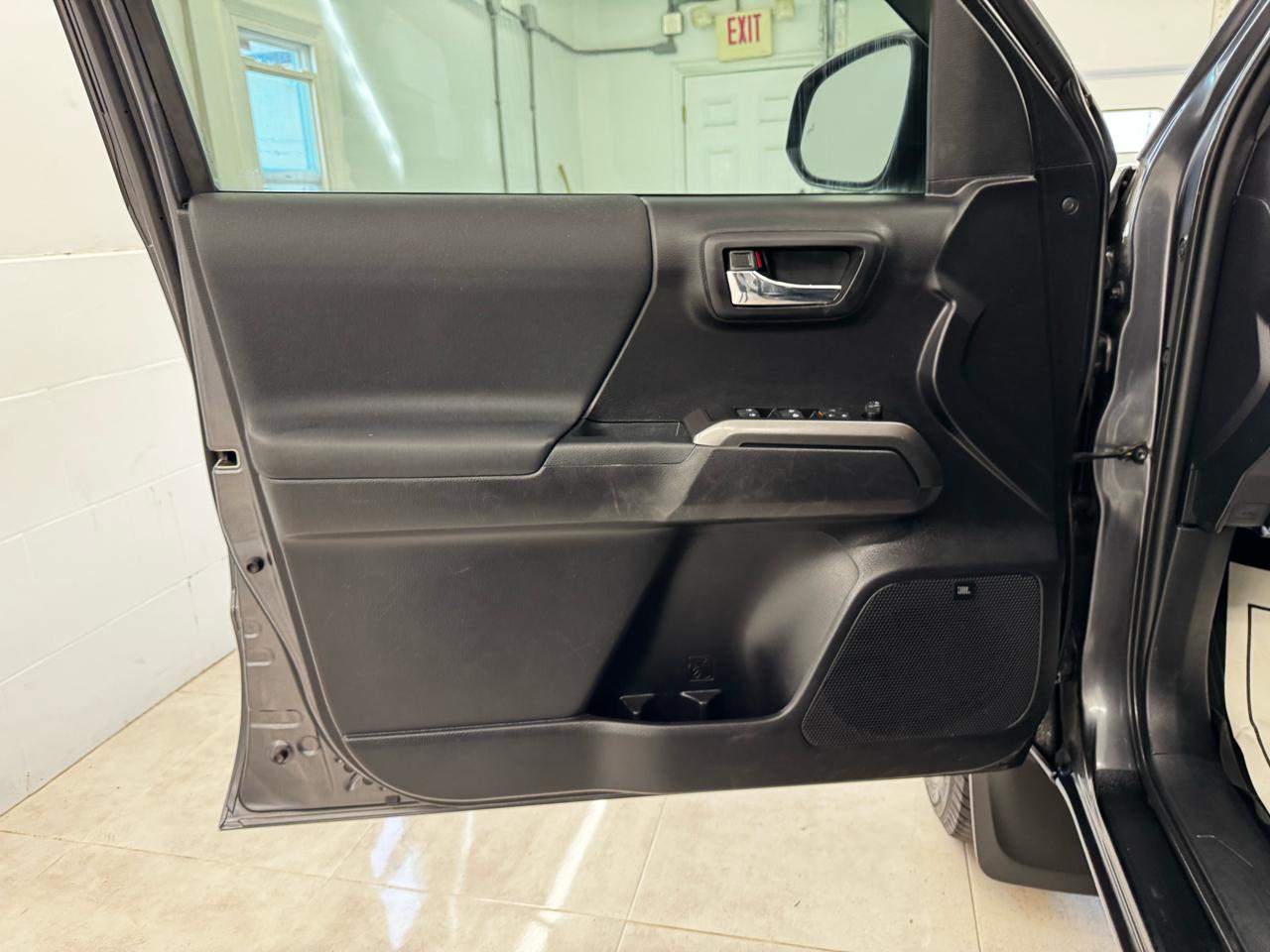 Toyota Tacoma 4WD TRD Off Road Double Cab 5' Bed V6 MT (Natl) 2021