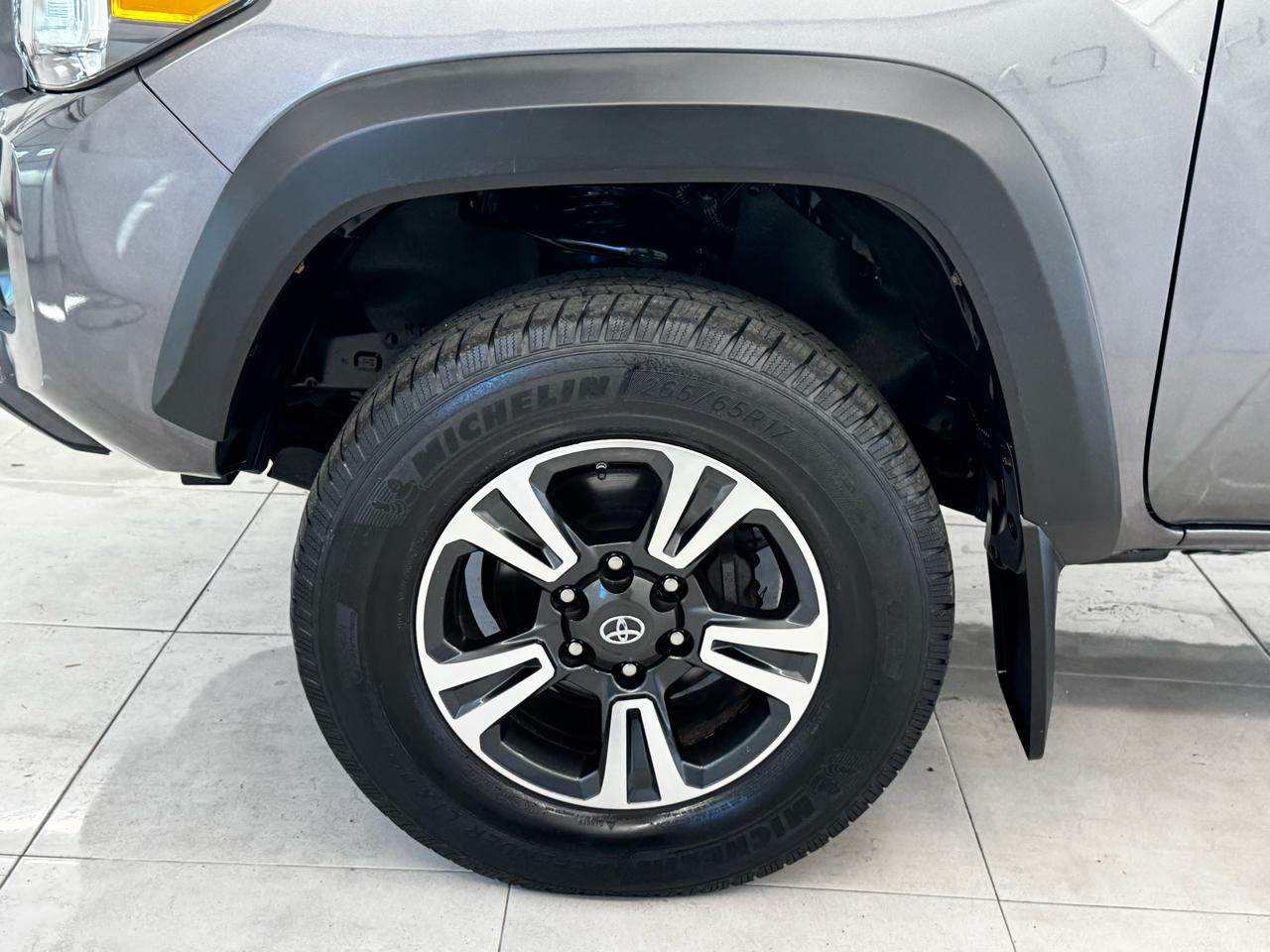 Toyota Tacoma 4WD TRD Off Road Double Cab 5' Bed V6 MT (Natl) 2021