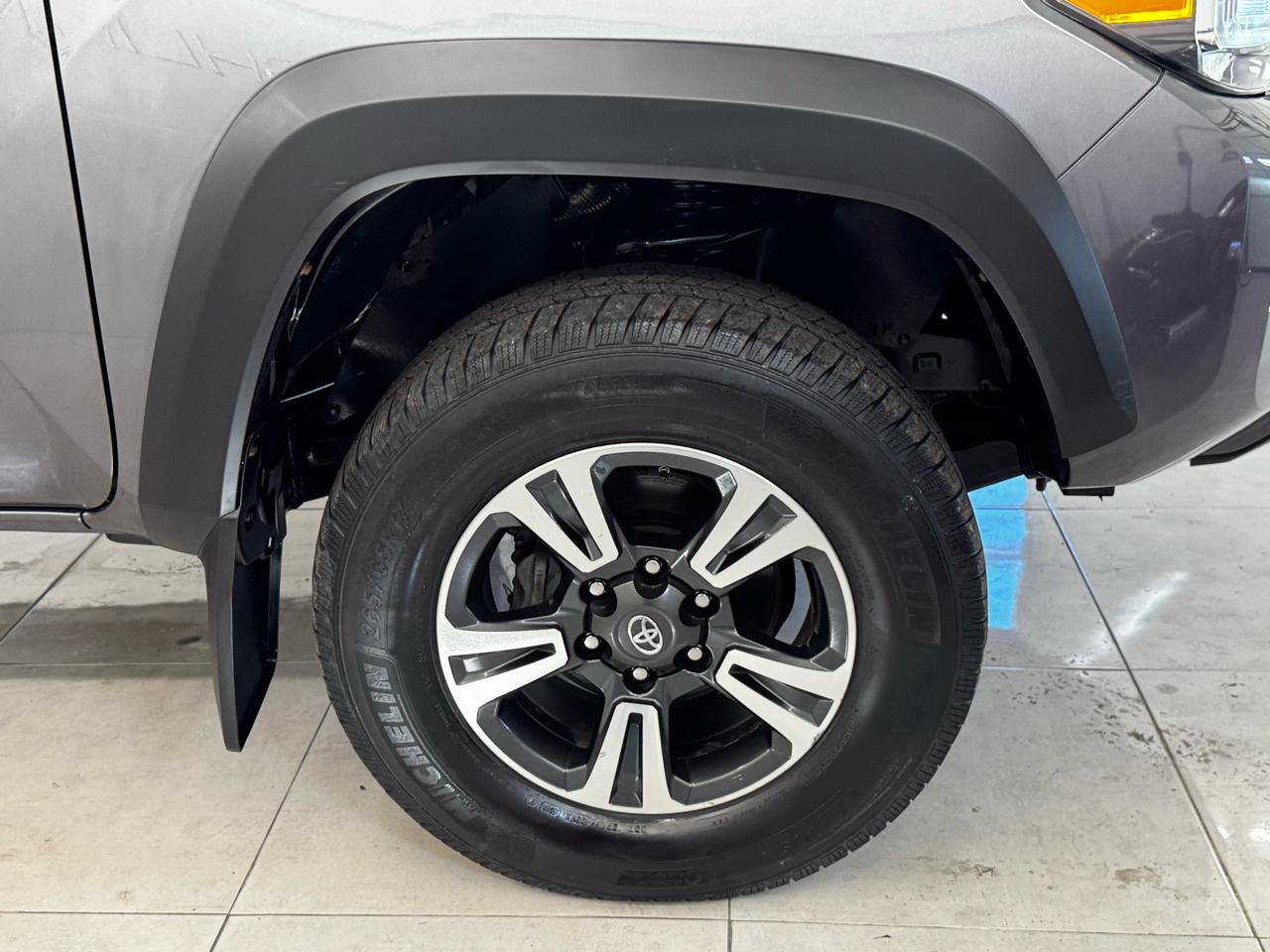 Toyota Tacoma 4WD TRD Off Road Double Cab 5' Bed V6 MT (Natl) 2021