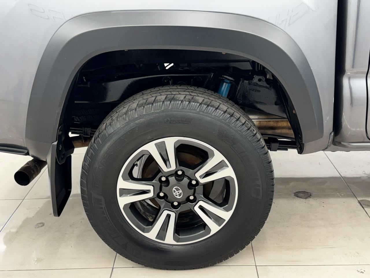 Toyota Tacoma 4WD TRD Off Road Double Cab 5' Bed V6 MT (Natl) 2021